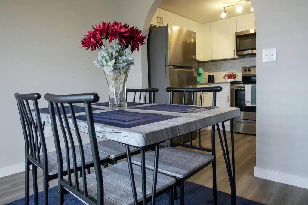 2 Bedroom Minutes From Las Vegas Strip And Airport Exterior foto